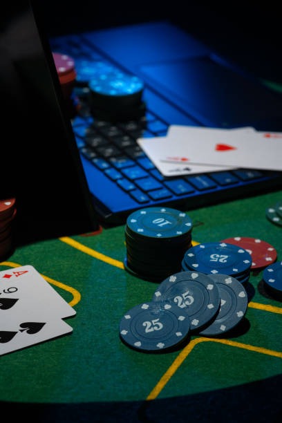 Live Lightning Dice table with dealer and dice cage visible on seributoto platform